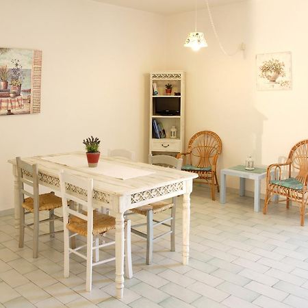 Midie Savelletri Buitenkant foto